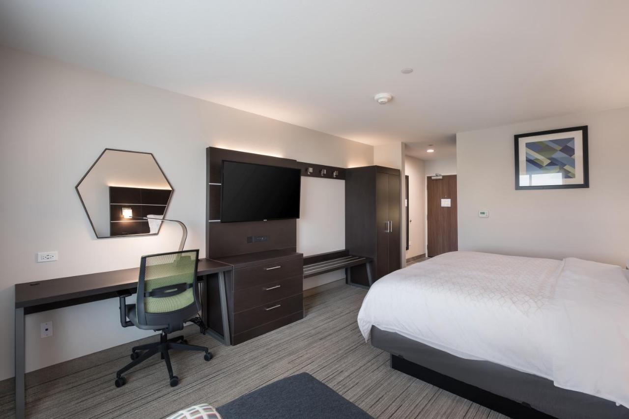 Holiday Inn Express & Suites Chicago - Hoffman Estates By Ihg Exterior photo