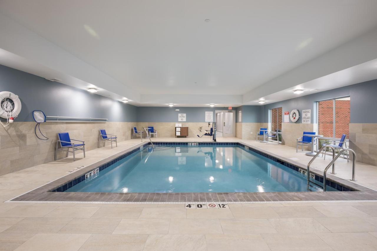 Holiday Inn Express & Suites Chicago - Hoffman Estates By Ihg Exterior photo