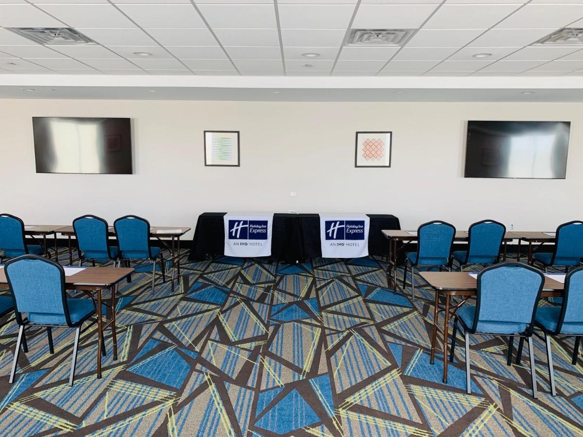 Holiday Inn Express & Suites Chicago - Hoffman Estates By Ihg Exterior photo