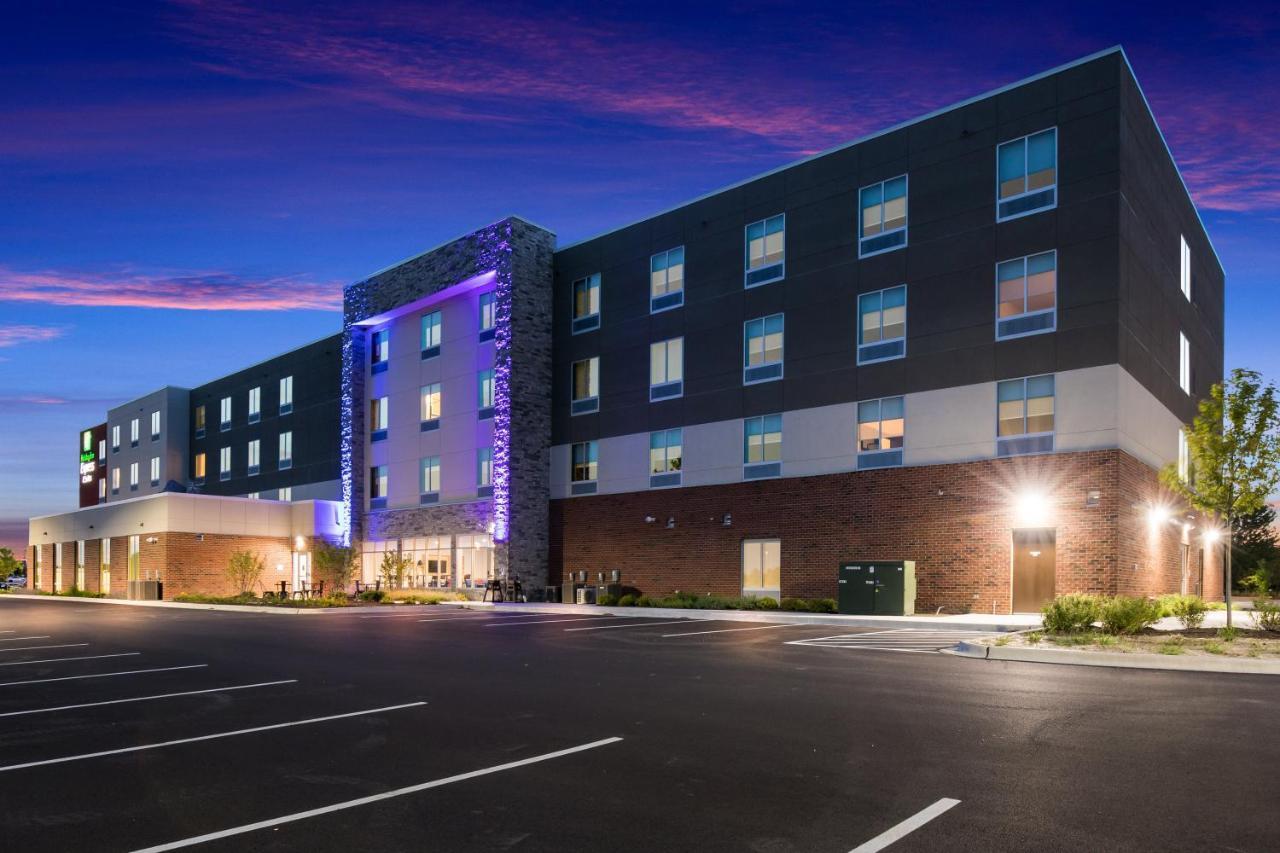 Holiday Inn Express & Suites Chicago - Hoffman Estates By Ihg Exterior photo