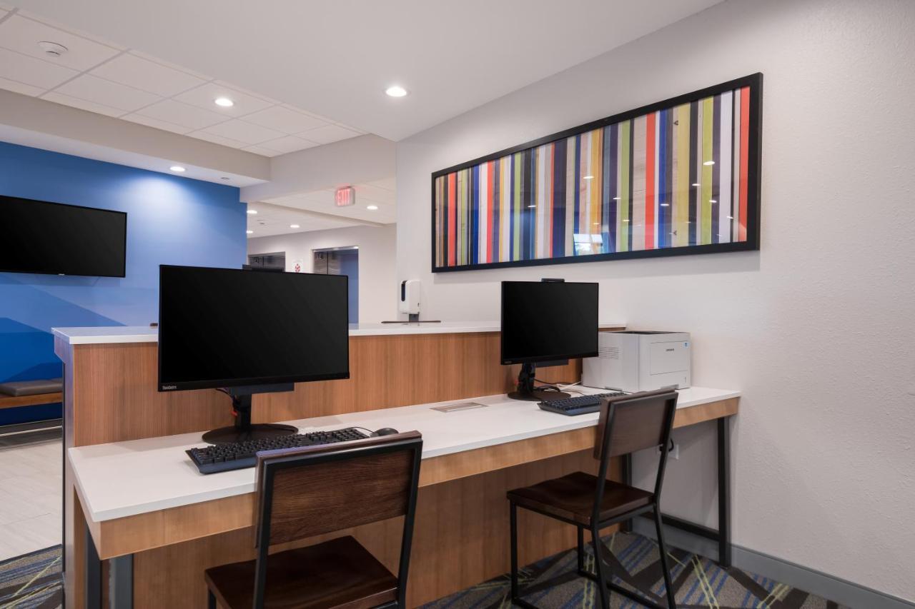 Holiday Inn Express & Suites Chicago - Hoffman Estates By Ihg Exterior photo