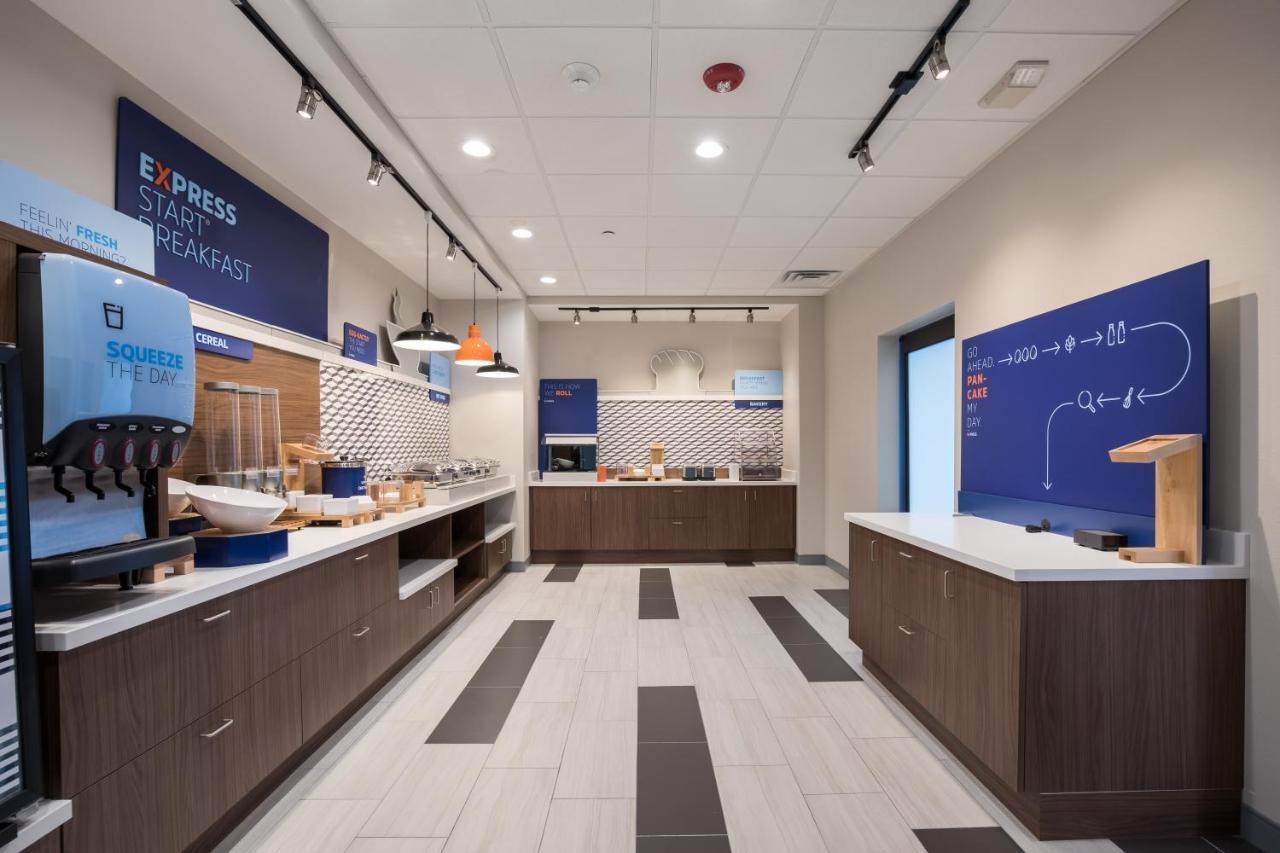 Holiday Inn Express & Suites Chicago - Hoffman Estates By Ihg Exterior photo