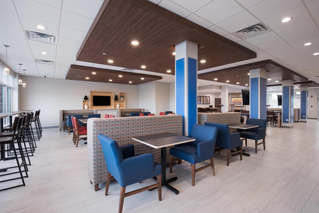 Holiday Inn Express & Suites Chicago - Hoffman Estates By Ihg Exterior photo